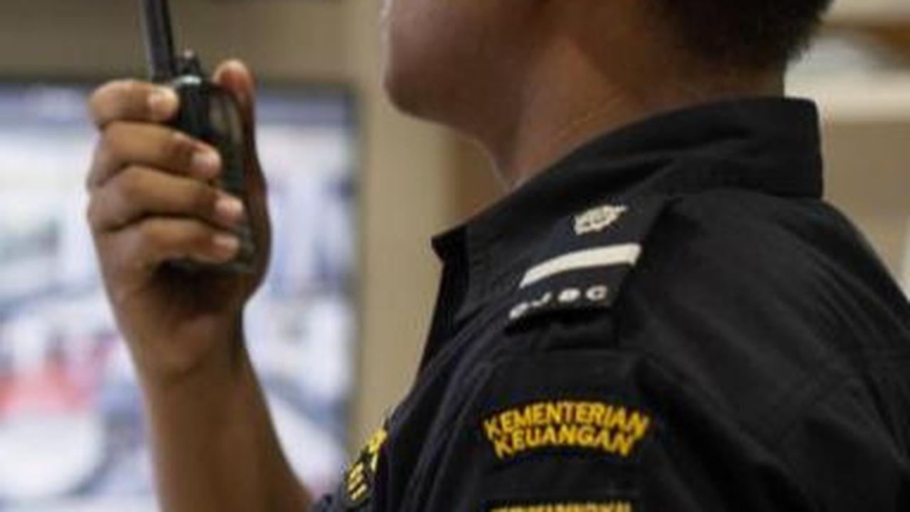Patroli Darat, Peredaran Ratusan Ribu Rokok Ilegal dan Miras di Malang Dibongkar