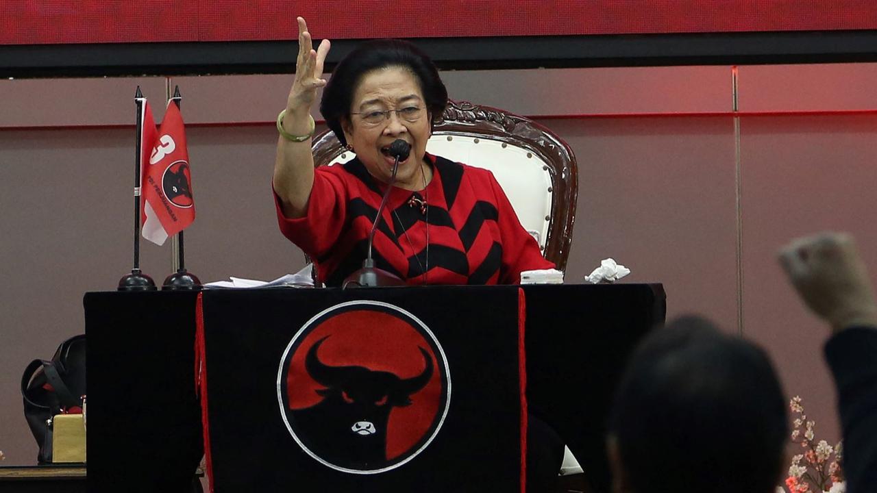 FOTO: Momen Megawati Pidato di HUT ke-52 PDIP, Diwarnai Tangisan Saat Ucap Terima Kasih ke Prabowo