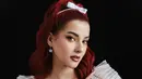 Tasya Farasya sampai dijuluki Princess Ariel di dunia nyata. Rambut panjangnya diwarnai merah dan dalam beberapa foto memperlihatkan dirinya yang bak Disney Princess hidup, salah satunya adalah potret dirinya di sini. Foto: Instagram.