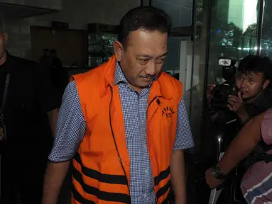 Tersangka kasus dugaan suap penghentian penanganan perkara korupsi PT Brantas Abipraya di Kejati DKI Jakarta, Sudi Wantoko usai menjalani pemeriksaan di Gedung KPK, Jakarta, Rabu (13/4/2016). (Liputan6.com/Helmi Afandi)