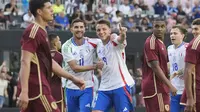 Selebrasi para pemain Italia setelah Mateo Retegui menjebol gawang Venzuela pada uji coba, Jumat (22/3/2024). (AP Photo/Marta Lavandier)