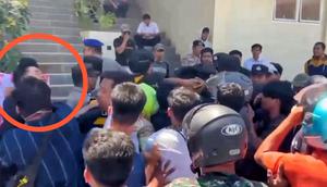Viral Demonstran Tonjok Muka Polisi Saat Unjuk Rasa Di Mamuju, Kini Dikejar Polisi Hingga ke Hutan