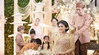 6 Potret Erina Gudono dan Kaesang Pangarep Mitoni, Panembahan Al Nahyan Malah Obok-obok Air Siraman