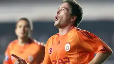 Galatasaray's Australian winger Harry Kewell celebrates his goal against Olympiakos during their UEFA Cup soccer match at the Ali Sami Yen Stadium in Istanbul, October 23, 2008. AFP PHOTO/BULENT KILIC
