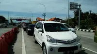 Arus kendaraan bermotor di jalur pantura Brebes-Tegal-Pemalang-Pekalongan selama libur panjang Natal 2016. (Liputan6.com/Fajar Eko Nugroho)