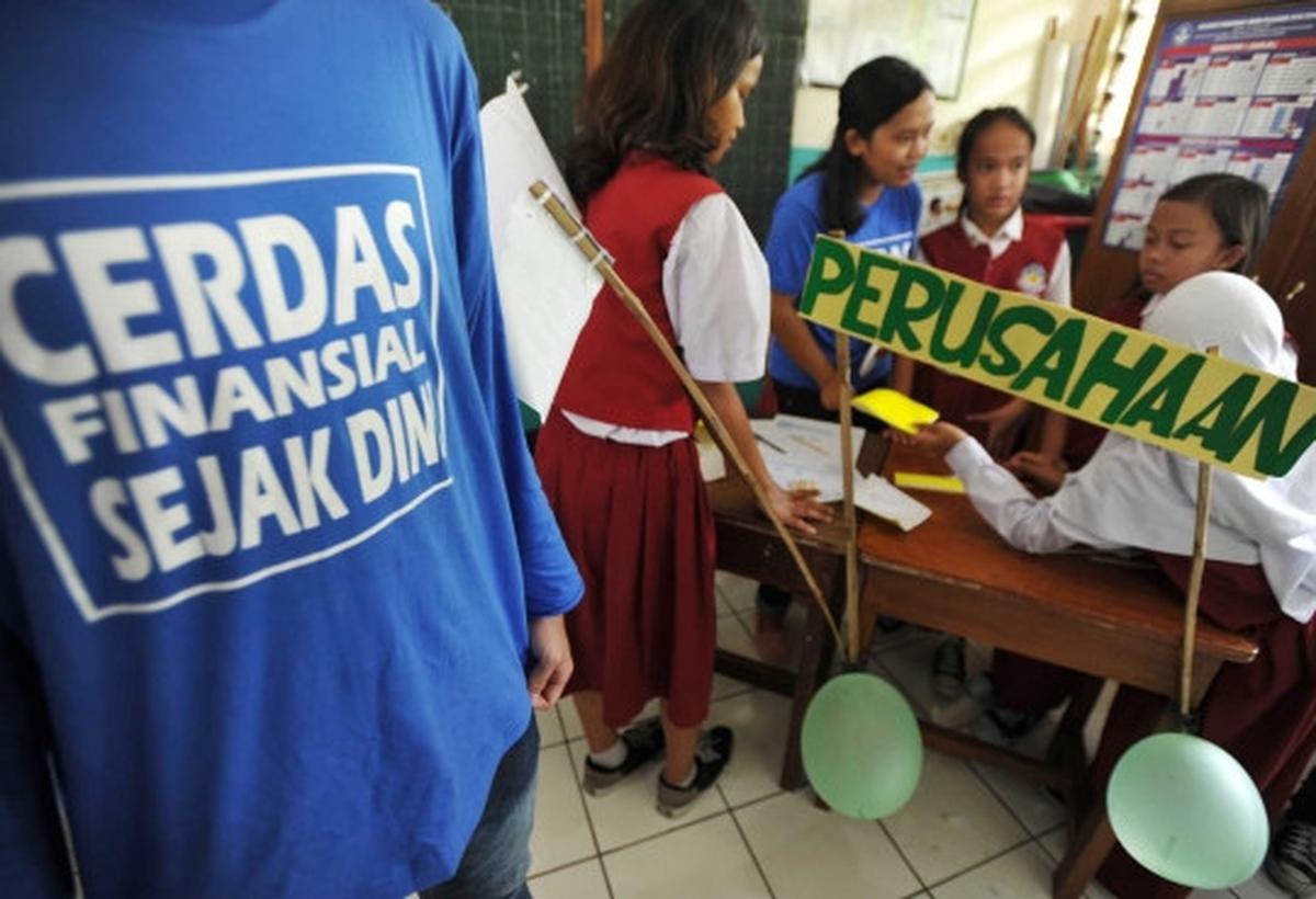 Keceriaan siswa SD belajar mengatur keuangan sejak dini