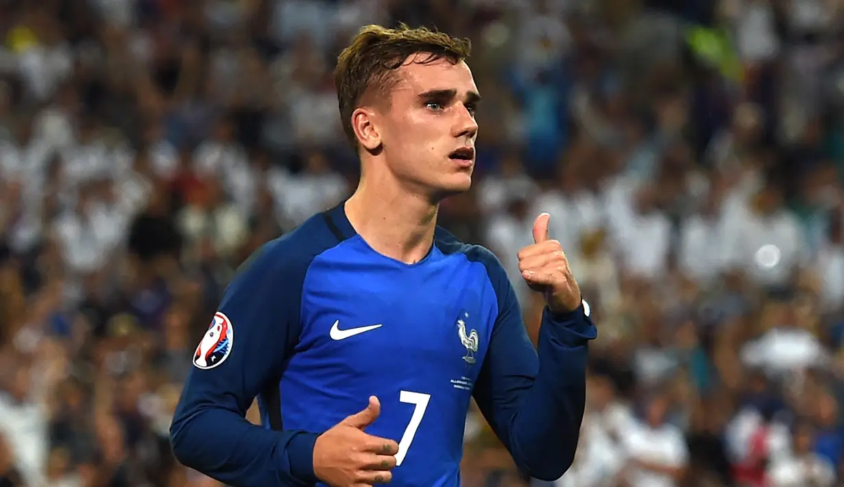 Antoine Griezmann juga tampil di final Euro 2026 meski tidak menjadi juara. Tampak dalam foto, Antoine Griezmann saat melakukan selebrasi usai mencetak gol penalti saat pertandingan sepak bola semifinal Euro 2016 antara Jerman dan Prancis di Stade Velodrome, Marseille, 7 Juli 2016. (PATRIK STOLLARZ/AFP)