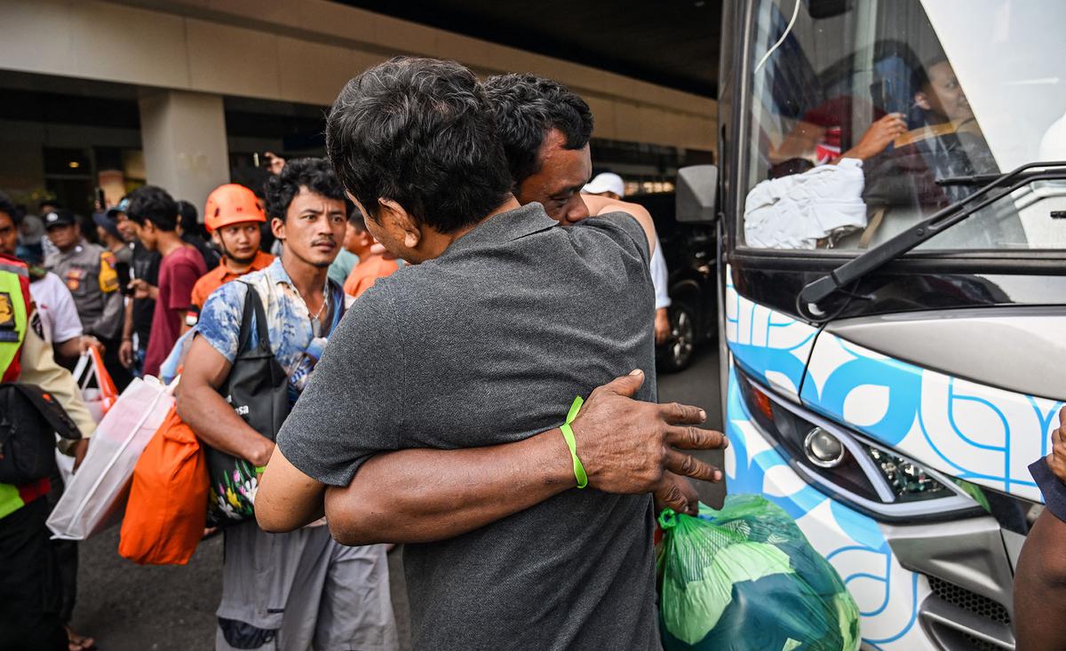 Korban Kebakaran KM Mutiara Sentosa II Tiba di Surabaya