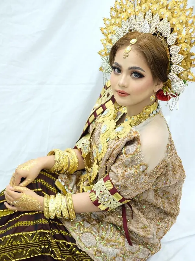 6 Pemotretan Putri D'Academy Pakai Busana Adat Bugis, Bak Pengantin