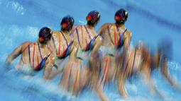 Tim renang indah putri Kanada beraksi di nomor team free final renang indah Kejuaraan Dunia Akuatik 2015 di Kazan, Rusia. (31/7/2015). (Reuters/Michael Dalder)