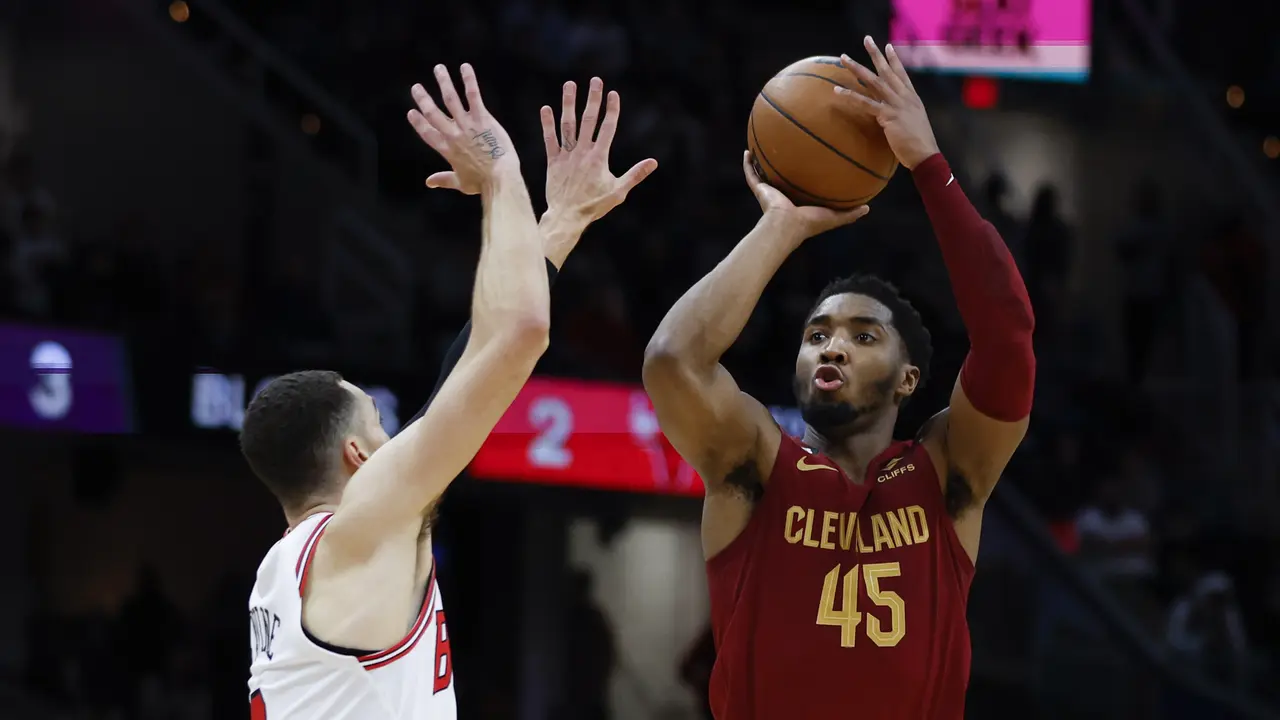 Pemain Cleveland Cavaliers Donovan Mitchell saat melawan Bulls di lanjutan NBA