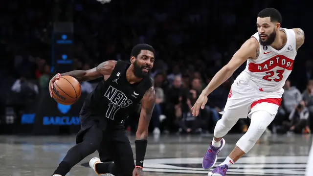 Kyrie Irving memimpin Nets mengalahkan Raptors pada laga kedua di NBA 2022/2023 (AP)