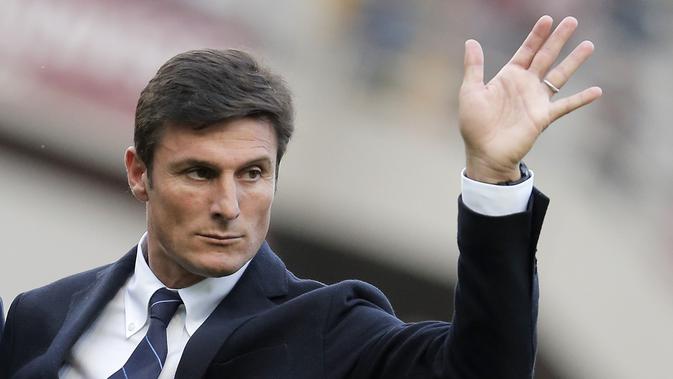 Javier Zanetti ikut berkomentar soal masa depan Diego Simeone. (MARCO BERTORELLO / AFP)