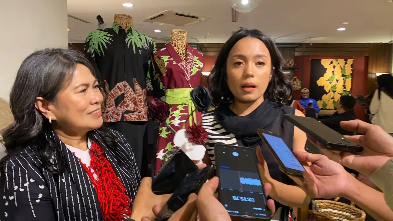 Perajin Batik Marunda Rusunawa Rawa Bebek meluncurkan jenama Narabe di Alun-Alun Indonesia.