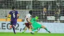 Pemain Roma, Gervinho, mencetak gol kedua ke gawang Fiorentina dalam lanjutan Serie A Italia di Stadion Artemio Franchi, Florence, Senin (26/10/2015) dini hari WIB. (EPA/Maurizio Degl'Innocenti)