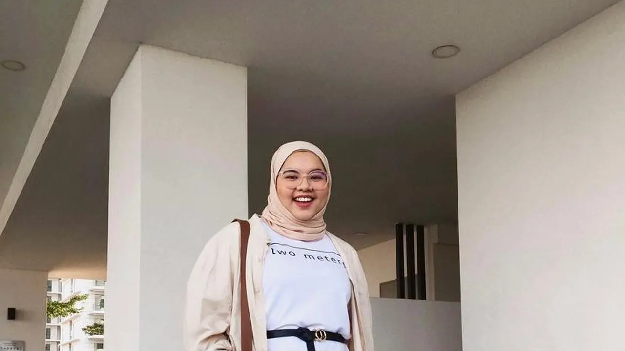 5 Tips Fashion Hijab untuk Tubuh Berisi, Bikin Lebih Percaya Diri dan Stylish