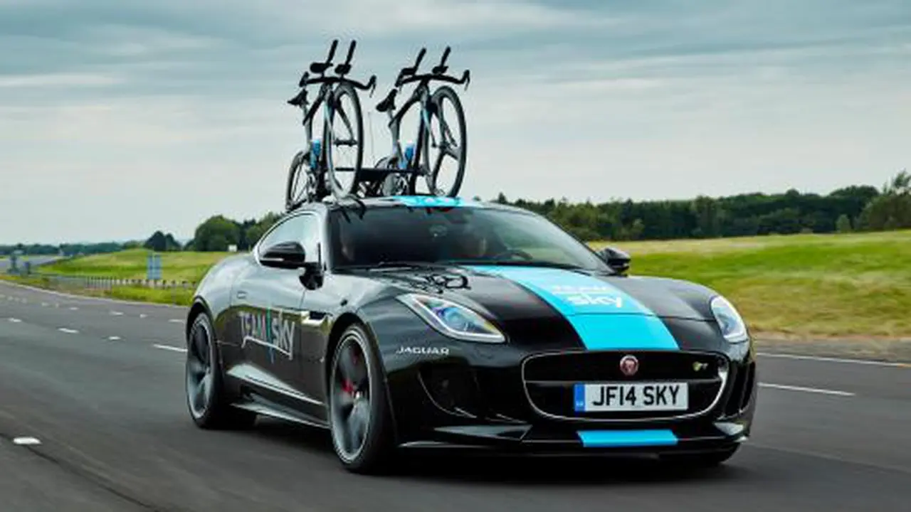 Jaguar F-Type Coupe Kawal Balapan Tour de France