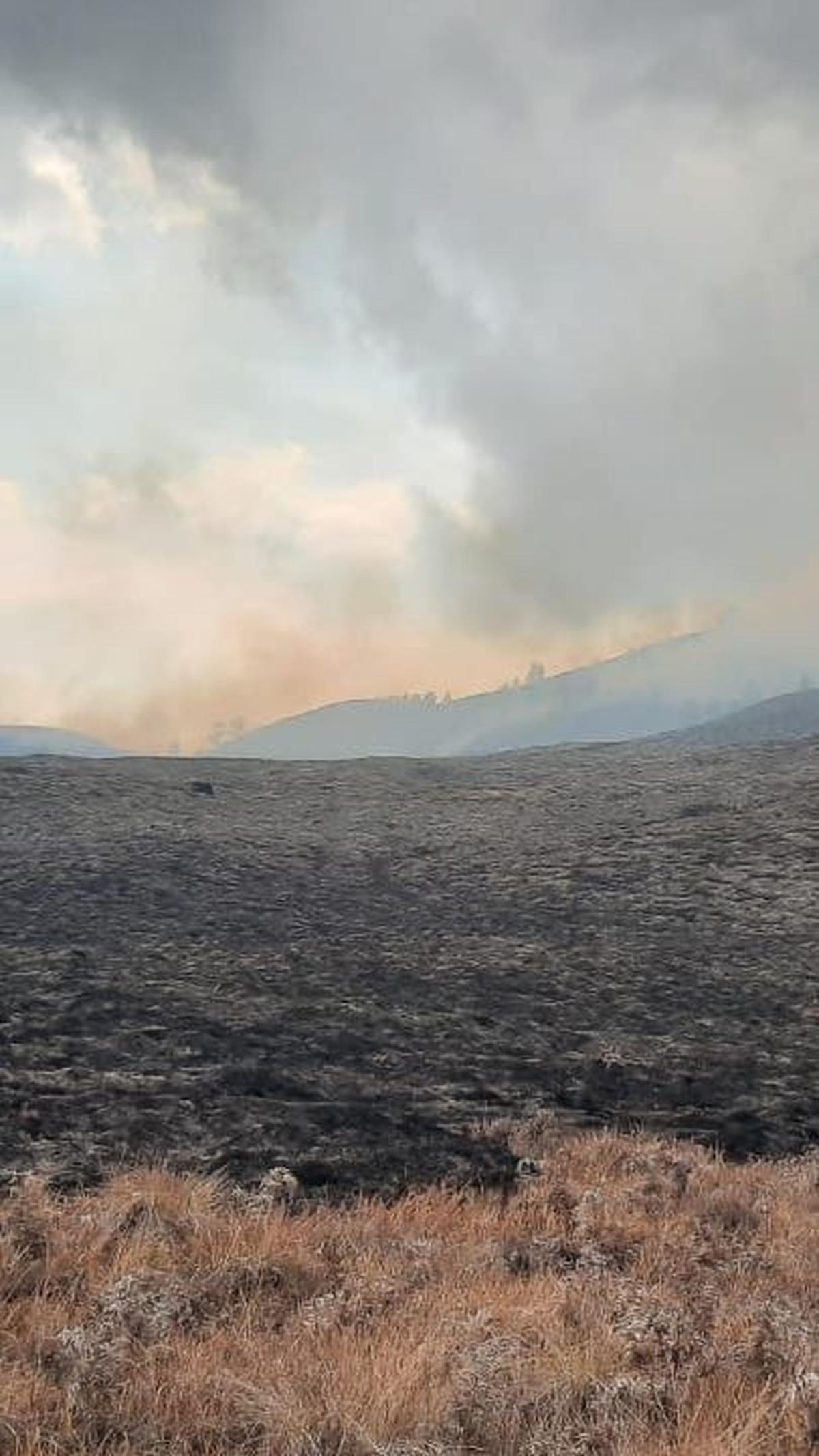 Petugas mengimbau wisatawan di kawasan Bromo Tengger Semeru agar tak bawa barang penyebab kebakaran.