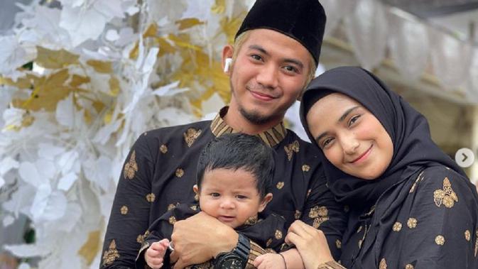 Rizki 2R Pamer Foto Bareng Nadya Mustika Rahayu Bersama Anak untuk Pertama Kalinya - Vimarsana News