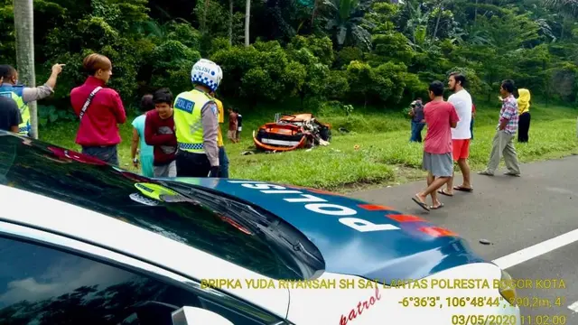 Kecelakaan supercar McLaren di Tol Jagorawi.