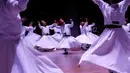 Ekspresi para penari Sema saat tampi dalam upacara ritual peringatan 743 tahun kematian Maulana Jalaluddin Rumi di Konya, Turki (7/12). Tari Sema atau tarian berputar-putar (tarian sufi) ini lekat dengan Islam dan budaya kaum Sufi. (Reuters/Murad Sezer)