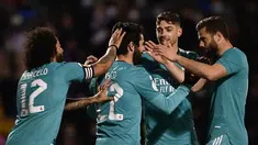 Gelandang Real Madrid Isco (kedua kiri) berselebrasi dengan timnya setelah mencetak gol ke gawang Alcoyano pada babak 32 besar Copa del Rey di Stadion El Callao, Alcoy, Kamis (6/1/2022) dini hari WIB. Real Madrid mengalahkan tim divis tiga Spanyol, Alcoyano dengan skor 3-1. (AP Photo/Jose Breton)
