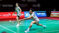 Pasangan ganda campuran Indonesia, Jafar Hidayatullah/Felisha Pasaribu berusaha mengembalikan kok ke arah wakil Korea Selatan, Kim Jae Hyeon/Jang Ha Jeong dalam babak 32 besar Indonesia Open 2026 di Istora Senayan, Jakarta, Rabu (03/06/2026). (Bola.com/Bagaskara Lazuardi)