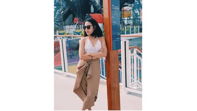 Menjadi seorang selebgram, Nabila memiliki penampilan yang modis dan kece.
