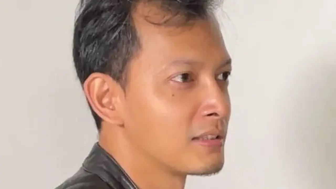 Fedi Nuril (https://www.instagram.com/p/CaHary6gJug/)