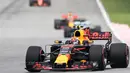 Pembalap Red Bull asal Belanda, Max Verstappen mengemudikan mobilnya saat Formula 1 Grand Prix Malaysia di Sepang, Minggu (01/10) (AFP PHOTO / MOHD RASFAN)