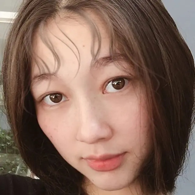 6 Potret Devina Aureel Tampil Tanpa Makeup, Curi Perhatian