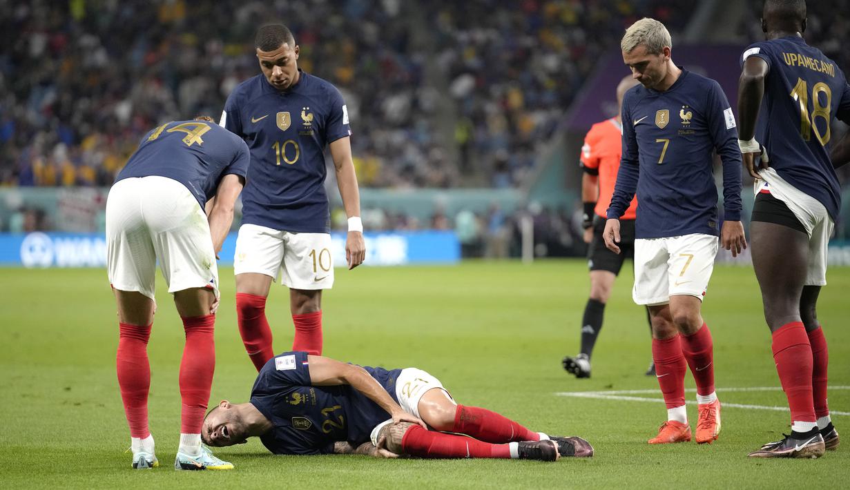 Usai gol tersebut Timnas Prancis harus kehilangan Lucas Hernandez yang mengalami cedera saat proses gol Timnas Australia terjadi. (AP/Christophe Ena)