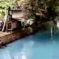 Sungai di Desa Sambiroto, Mojokerto berubah warna jadi biru (Liputan6.com/Istimewa)