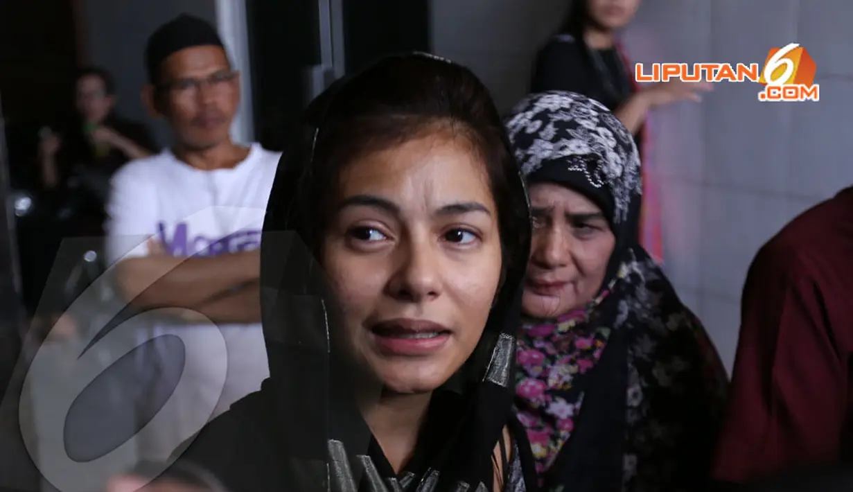 Ibunda Meisya Siregar yang bernama Masitah Lubis meninggal dunia di RS Cikini, Jakarta Pusat, Selasa (22/4/2014) (Liputan6.com/Johan Tallo).