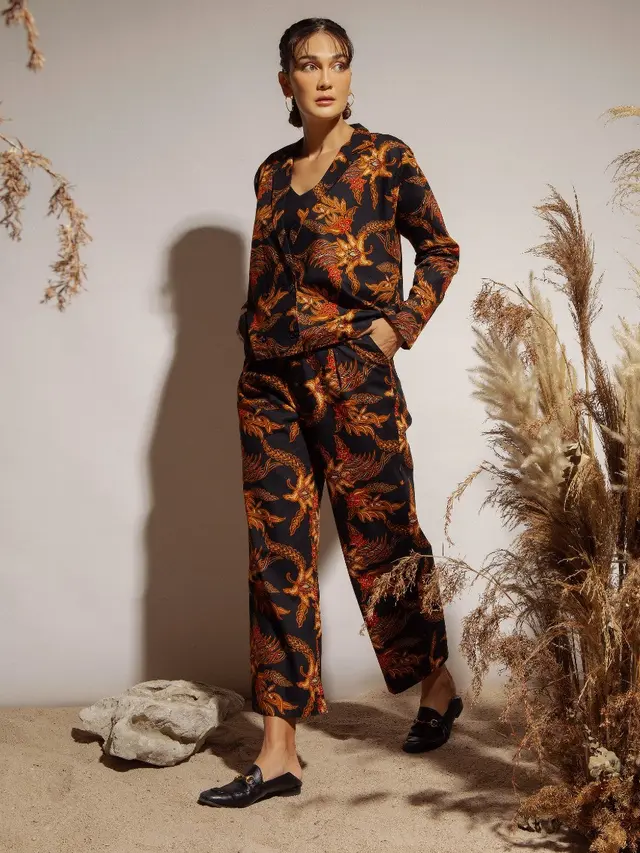 Koleksi batik dari Luna Habit