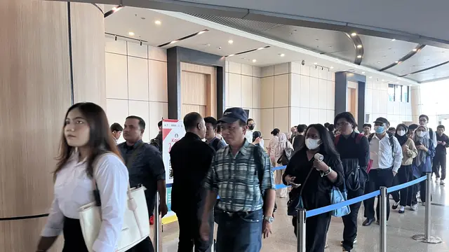 Demi Kerja Pertama, Fresh Graduate Jajal Peluang di Job Fair Karir Jakarta