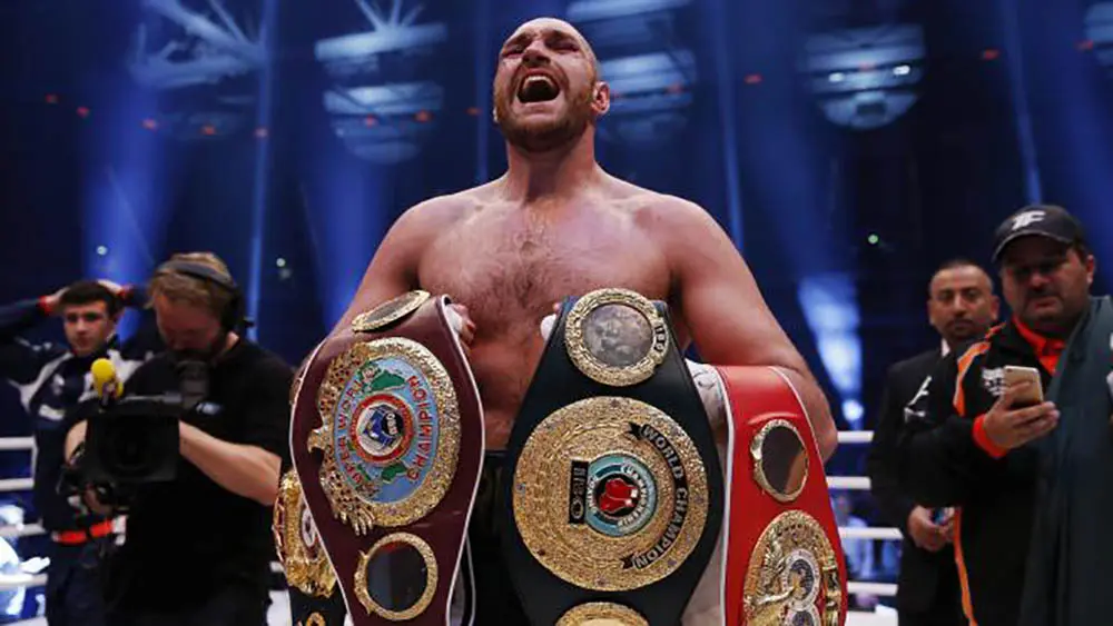 10. Petinju Tyson Fury menang angka atas Wladimir Klitschko pada perebutan gelar juara kelas berat WBA, IBF, IBO dan WBO. Kemenangan petinju Inggris itu mengejutkan karena sebelumnya tidak diunggulkan. (Dailymail.co.uk)