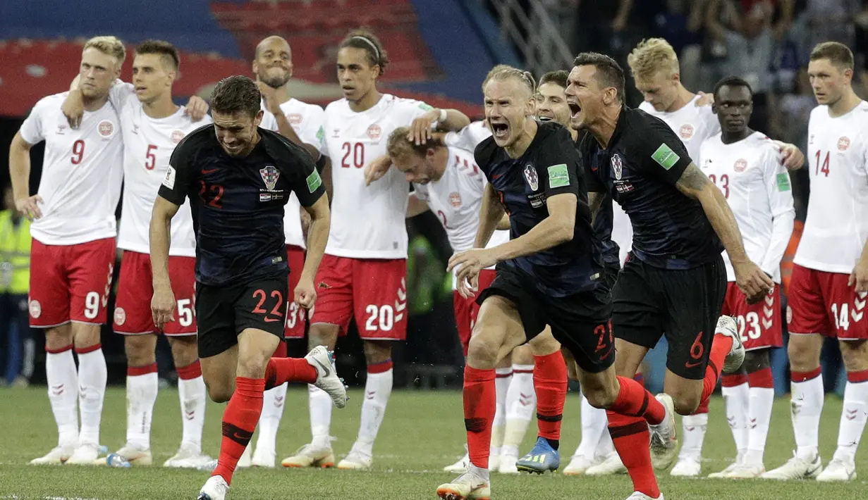 Ekspresi pemain Kroasia setelah mengalahkan Denmark pada laga 16 besar Piala Dunia 2018 di Nizhny Novgorod Stadium, Rusia, (1/7/2018). Kroasia menang 3-2 lewat adu penalti. (AP/Gregorio Borgia)