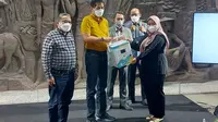 Bio Farma meluncurkan produk alat tes antibodi COVID-19 dan cooler elektronik yang bisa mendukung rantai dingin vaksin pada Sabtu, 26 November 2022 di Jakarta. (Foto: dok. Bio Farma)