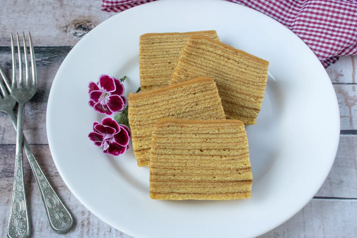 Resep Kue Lapis Legit Ekonomis dan Irit Telur