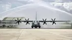 Tradisi water salute saat menyambut kedatangan pesawat Super Hercules C-130J di Lanud Halim Perdanakusuma, Jakarta, Senin (6/3/2023). TNI Angkatan Udara (AU) menerima satu unit pesawat C-130J Super Hercules A-1339 di Lanud Halim Perdanakusuma. (merdeka.com/Iqbal S. Nugroho)