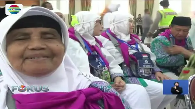 Ibu Penjual Gorengan di Tasikmalaya Naik Haji Setelah Menabung 30 Tahun
