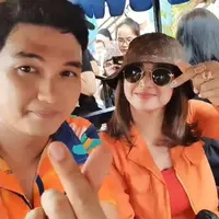 Sebagian netizen lain menilai kalau sebaiknya tetap ada batasan di antara mereka untuk menjaga perasaan dari Salsabilih, istri Aldi Taher. (instagram.com/dewiperssik9)