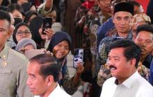 Momen Hadi Tjahjanto Dampingi Presiden Jokowi Serahkan Hasil PTSL 2023 di Jawa Timur