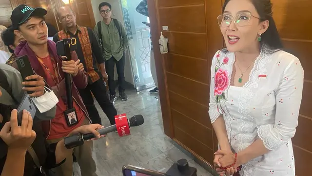 Rieke Diah Pitaloka menyerahkan 20 Karya Hak Intelektual miliknya ke Arsip Nasional Republik Indonesia.