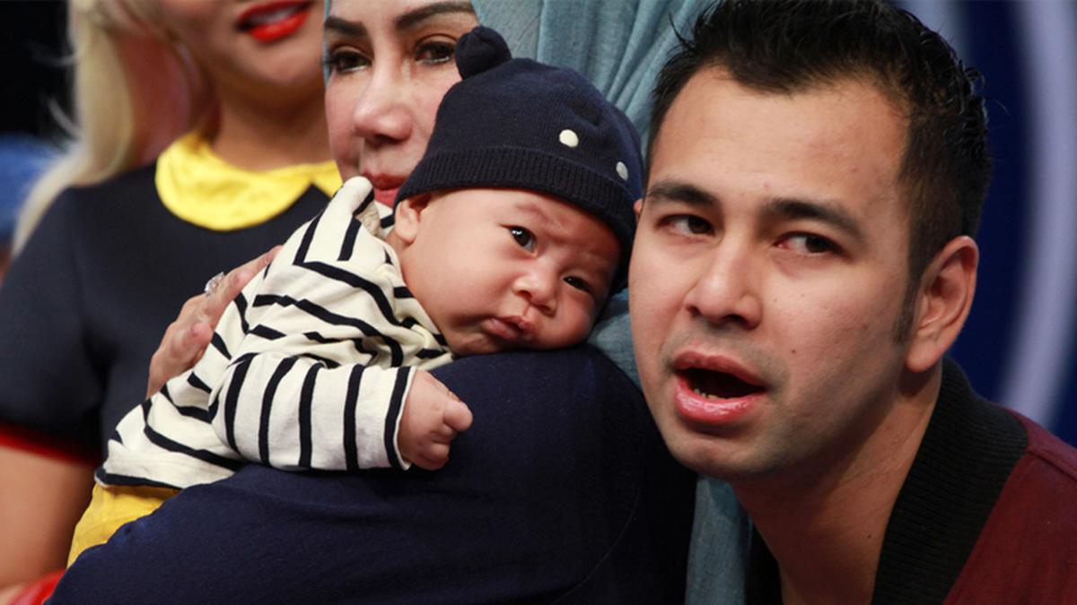 Lihat Gaya Menggemaskan Anak Raffi Ahmad Pakai Baju Adat Jawa