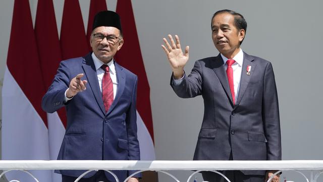 Jokowi Sambut Kedatangan PM Malaysia Anwar Ibrahim di Istana Bogor