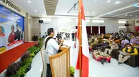 Duta Baca Indonesia, Gol A Gong Memberikan Materi Dalam Seminar Literasi Bersama Guru, dan Pelajar di Banyuwangi. (Istimewa)