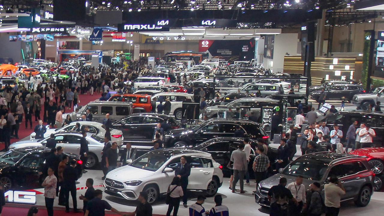 FOTO: Weekend Seru di GIIAS 2025: Teknologi Otomotif Terkini Diserbu Warga
