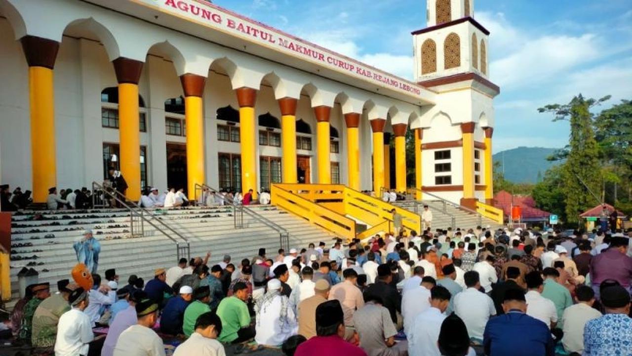 Bupati Rejang Lebong Ajak Umat Muslim Hilangkan Sifat Iri Dengki di Momen Idul Fitri